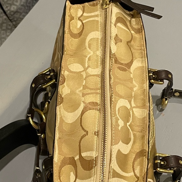 🤩 Coach Signature Gallery Logo Patchwork Shopper Tote so soft and roomy.🤩🎁 - Picture 9 of 10